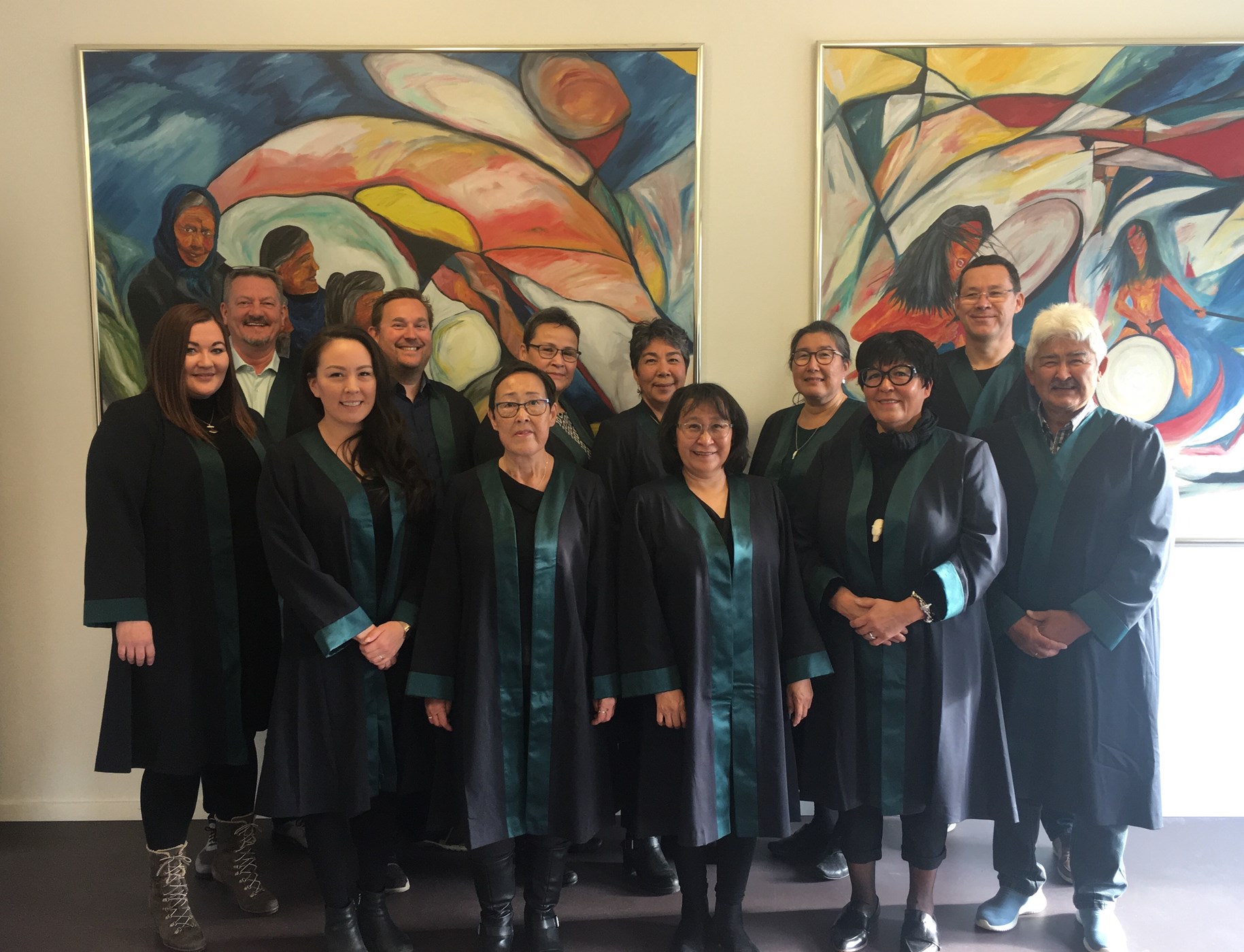 Dommere ved Grønlands Domstole iført kapper